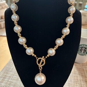 Classic Pearl and Gold Necklace